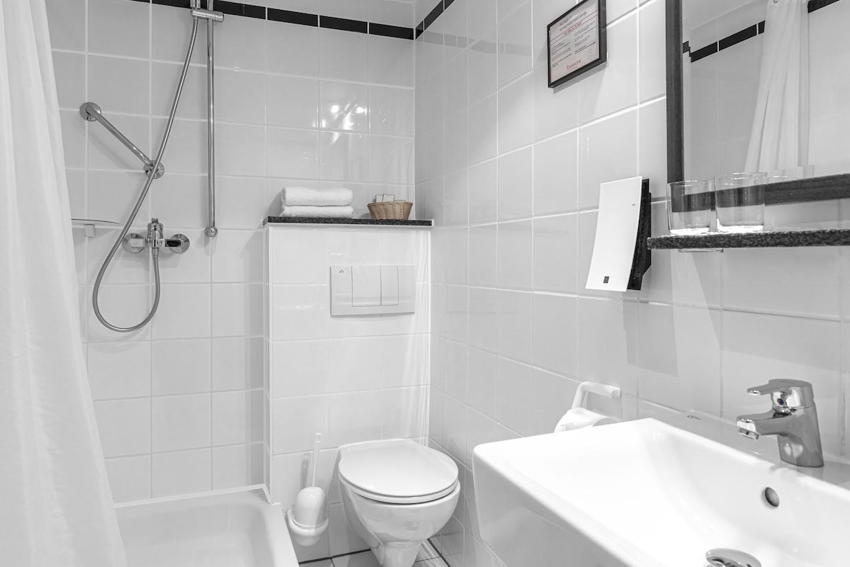 Bathroom - ALL-INN HOTEL FRANKFURT ECO ROOM