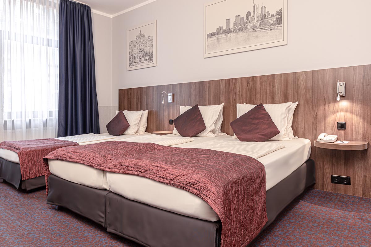 Bed - ALL-INN HOTEL FRANKFURT THREE PERSON ROOM